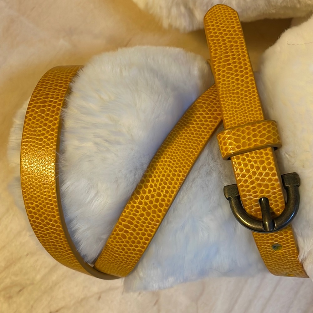 Coldwater Creek women’s thin faux snakeskin yellow belt size L